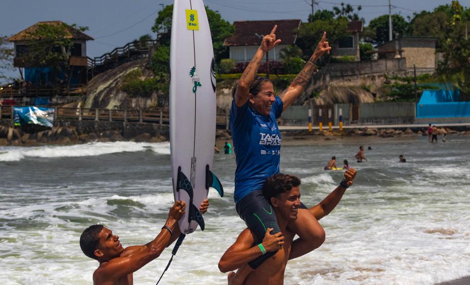 Natação em águas abertas, surf e pesca com caiaques agitam o Litoral no fim de semana