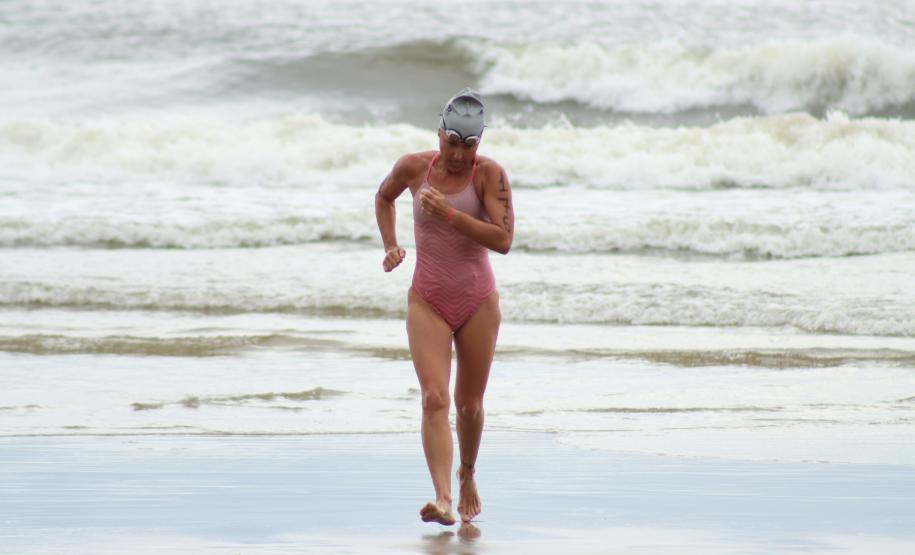 A 1ª etapa do Circuito Paranaense de Águas Abertas movimentou o mar e as areias da Praia Central de Guaratuba