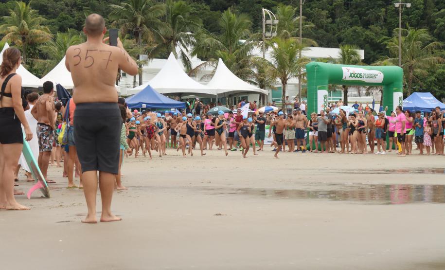 A 1ª etapa do Circuito Paranaense de Águas Abertas movimentou o mar e as areias da Praia Central de Guaratuba