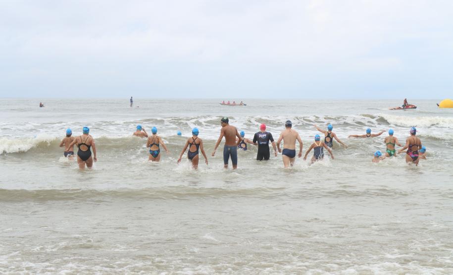 A 1ª etapa do Circuito Paranaense de Águas Abertas movimentou o mar e as areias da Praia Central de Guaratuba