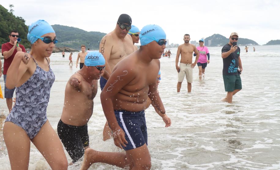 A 1ª etapa do Circuito Paranaense de Águas Abertas movimentou o mar e as areias da Praia Central de Guaratuba