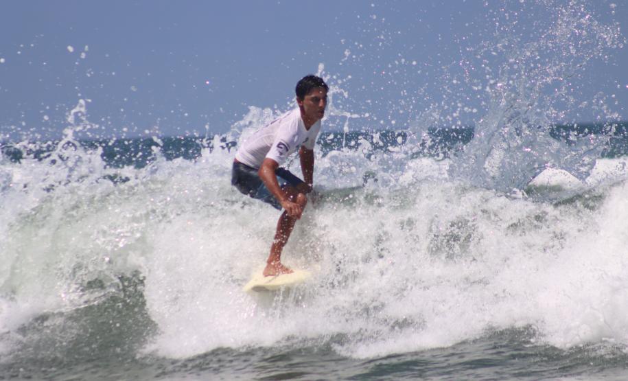Circuito de Surf Amador e Torneio de Caiaque reuniram fãs do esporte no Litoral