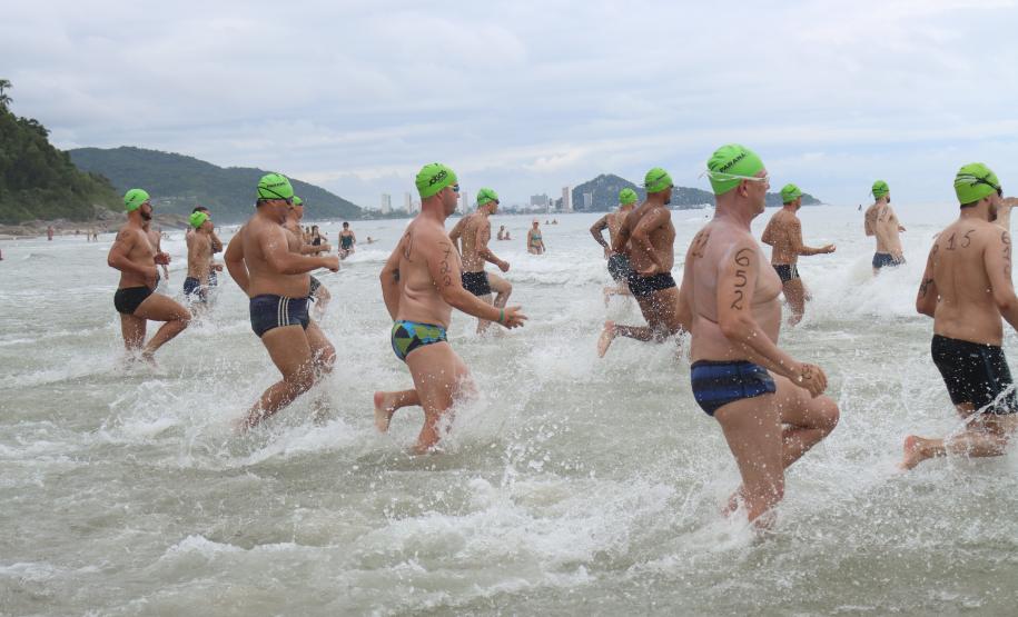 A 1ª etapa do Circuito Paranaense de Águas Abertas movimentou o mar e as areias da Praia Central de Guaratuba