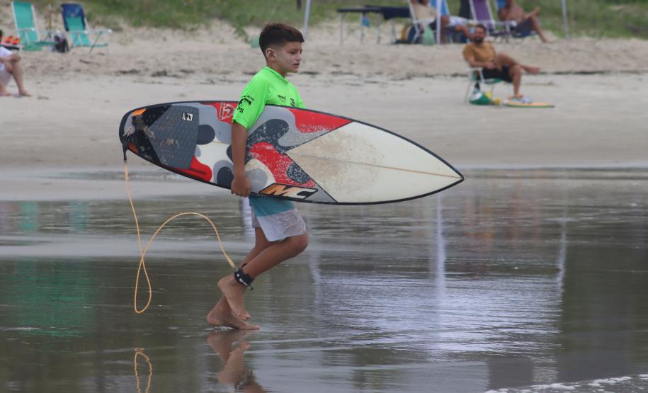 Circuito de Surf Amador e Torneio de Caiaque reuniram fãs do esporte no Litoral