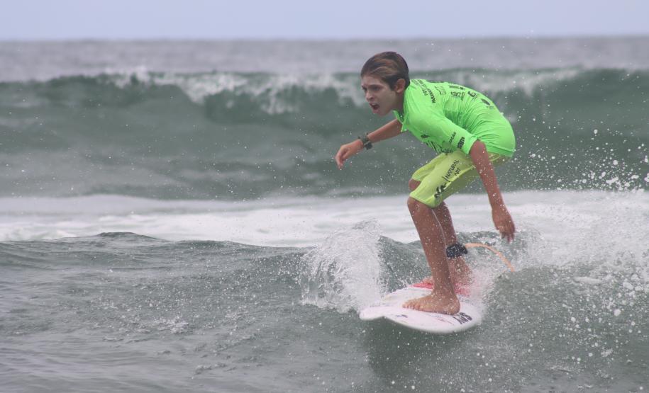Circuito de Surf Amador e Torneio de Caiaque reuniram fãs do esporte no Litoral