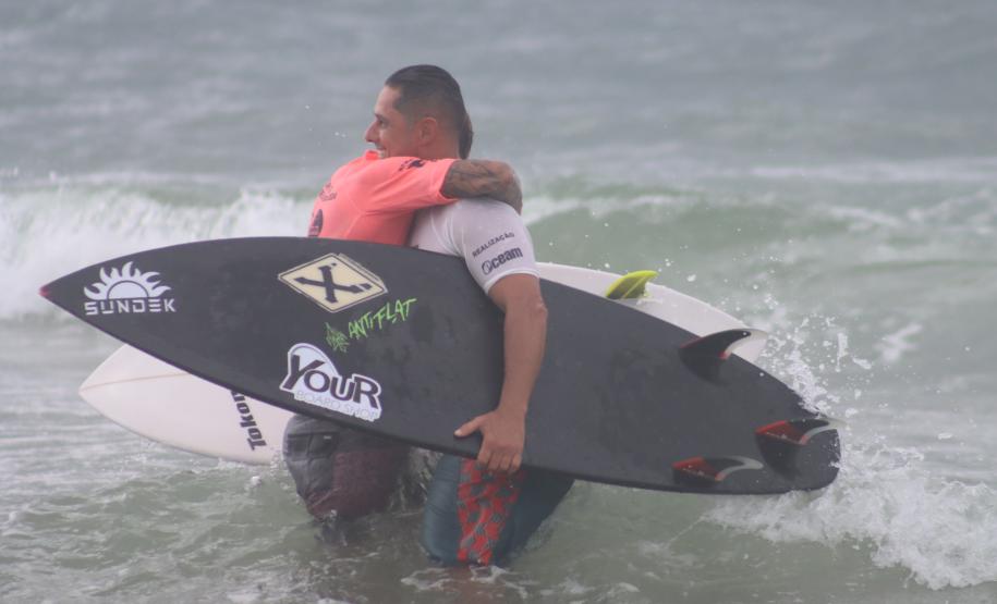 Circuito de Surf Amador e Torneio de Caiaque reuniram fãs do esporte no Litoral