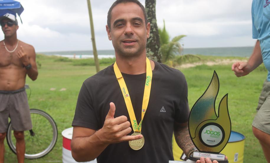 Circuito de Surf Amador e Torneio de Caiaque reuniram fãs do esporte no Litoral