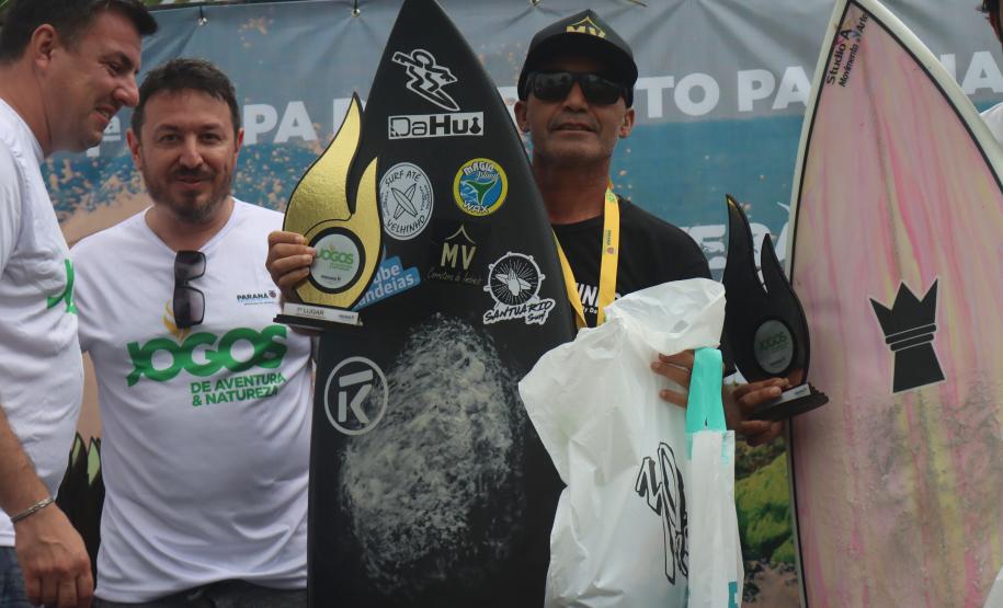 Circuito de Surf Amador e Torneio de Caiaque reuniram fãs do esporte no Litoral