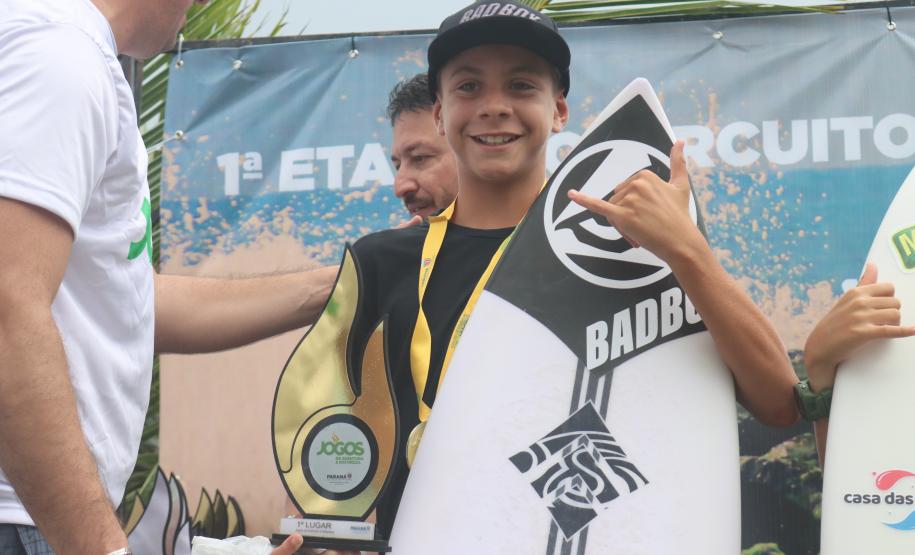 Circuito de Surf Amador e Torneio de Caiaque reuniram fãs do esporte no Litoral