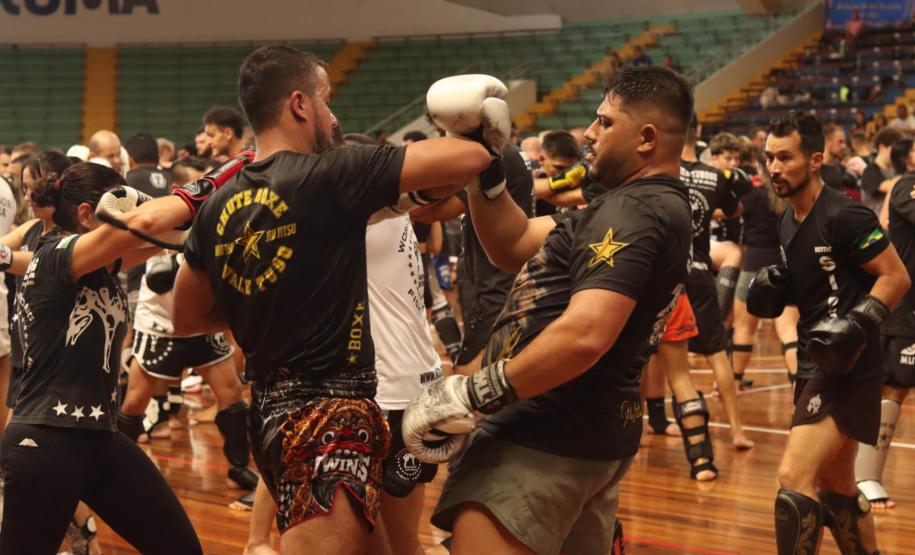 Aquecimento do Paraná Combate: Complexo Tarumã recebe aulão de Muay Thai
