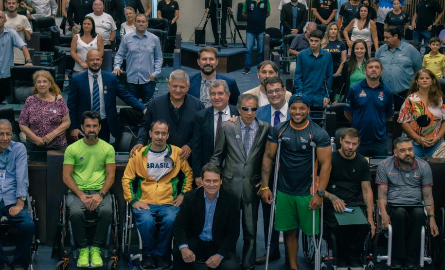 Atletas do paradesporto são homenageados na Assembleia Legislativa do Paraná