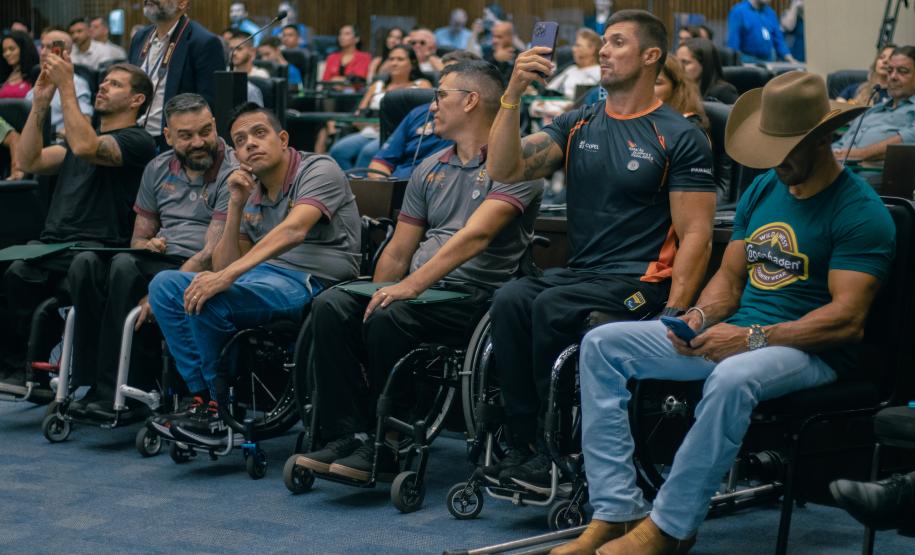 Atletas do paradesporto são homenageados na Assembleia Legislativa do Paraná