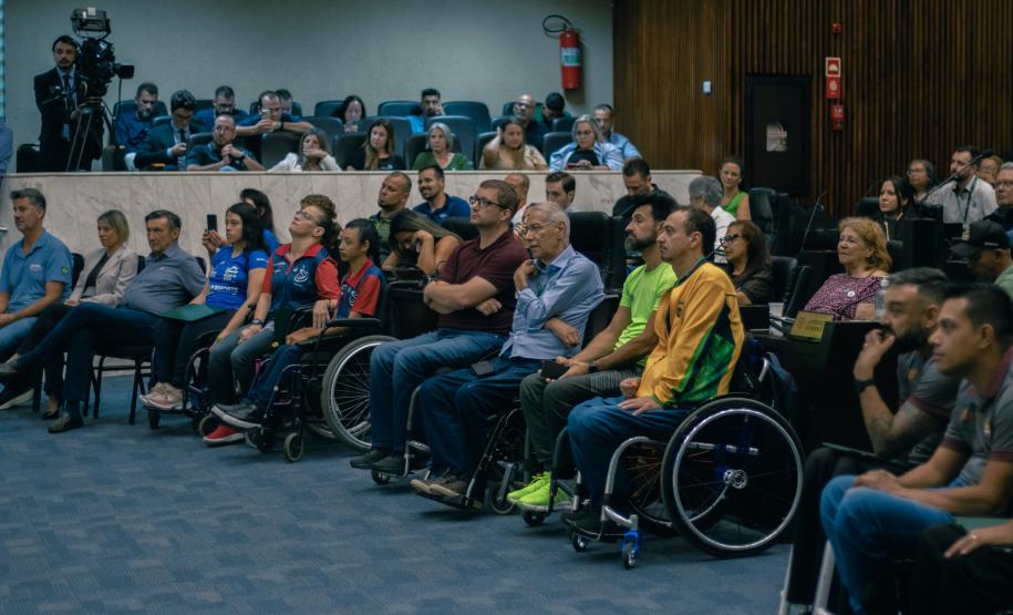 Atletas do paradesporto são homenageados na Assembleia Legislativa do Paraná