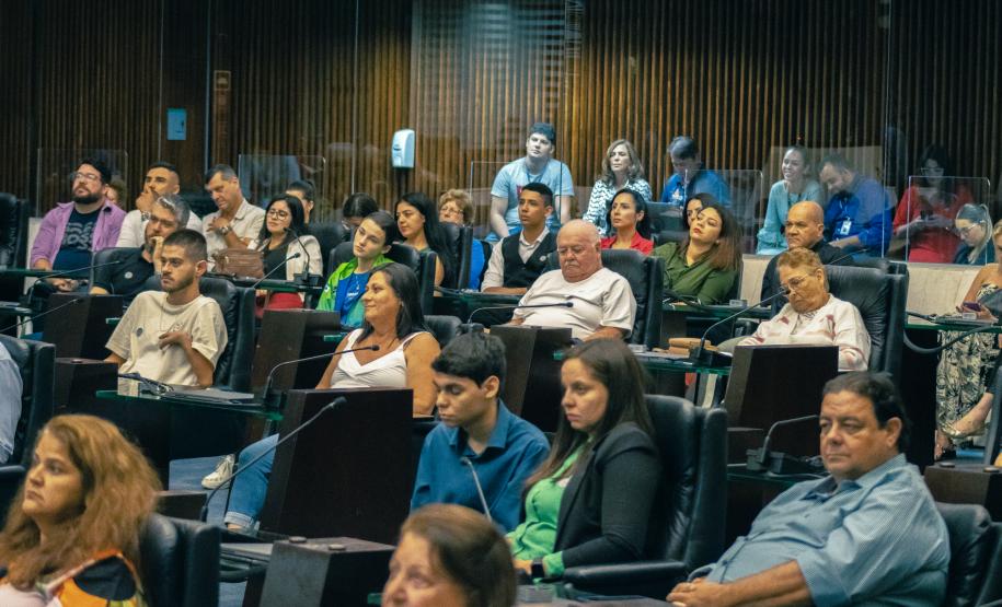 Atletas do paradesporto são homenageados na Assembleia Legislativa do Paraná