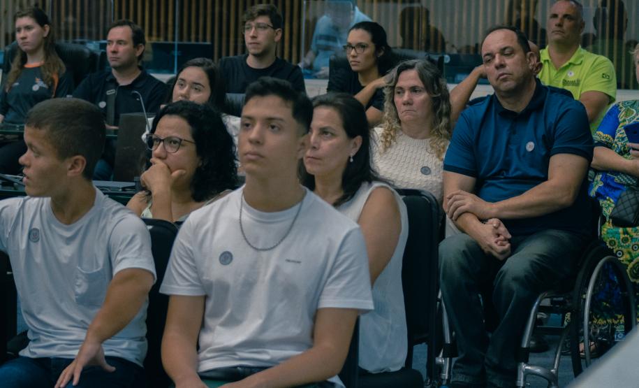 Atletas do paradesporto são homenageados na Assembleia Legislativa do Paraná