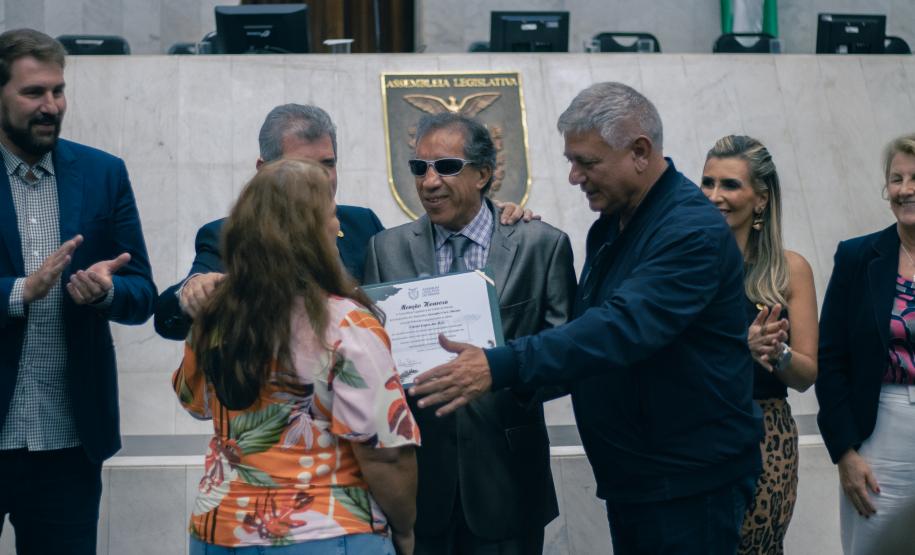 Atletas do paradesporto são homenageados na Assembleia Legislativa do Paraná