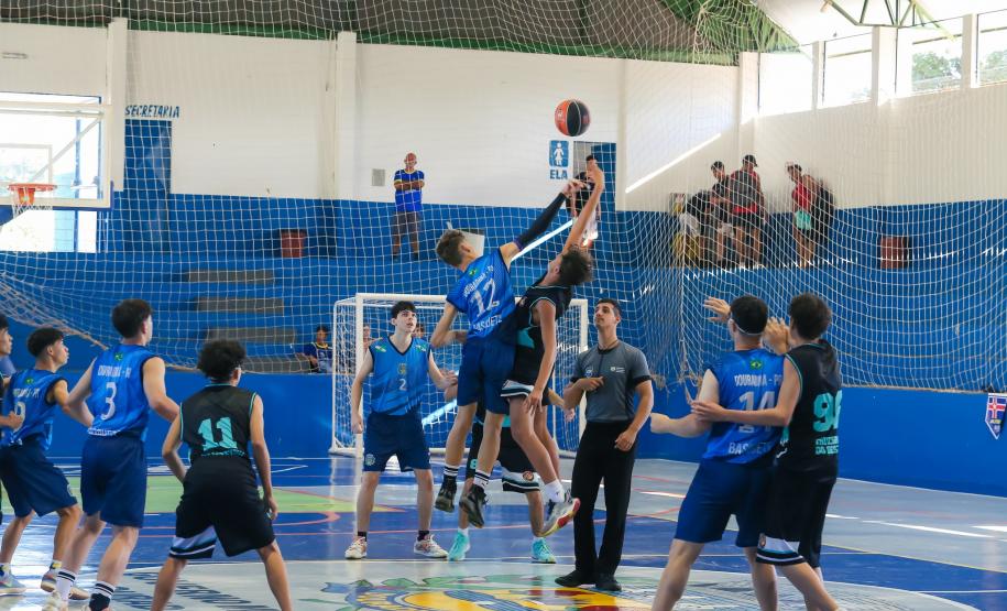 Os jogos oficiais não param. Com menos de um dia entre uma etapa e outra, começa hoje (9) a Fase Regional de Curitiba.