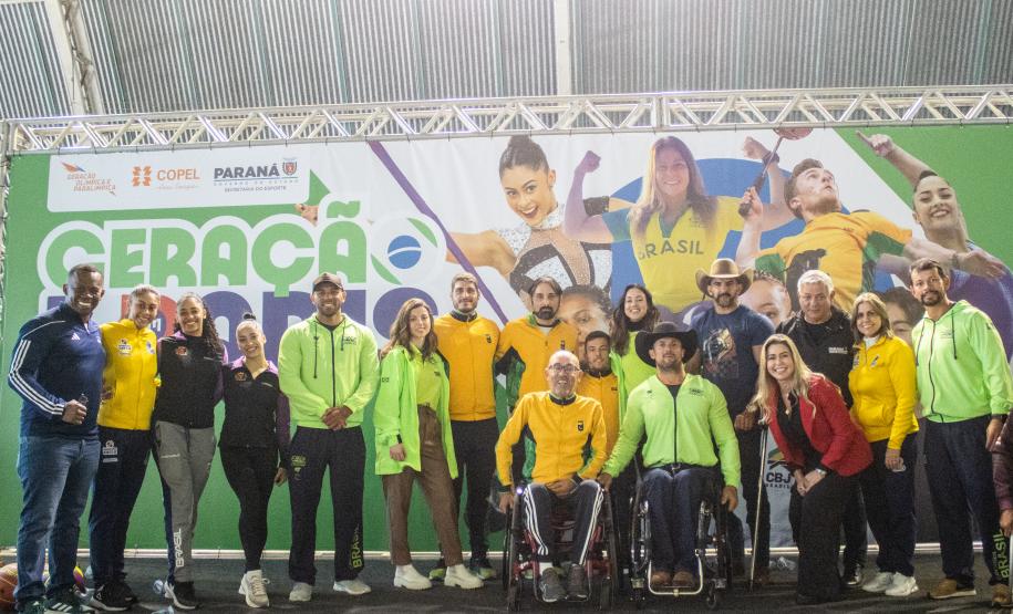 Pelo menos 30 atletas e treinadores que embarcam para Paris, na França, nas próximas semanas receberam o apoio financeiro do Governo do Paraná com bolsas do Programa Geração Olímpica e Paralímpica.