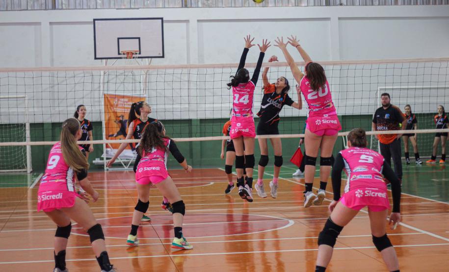 Jogos Escolares do Paraná definem campeões que vão disputar os JEBs, em Recife