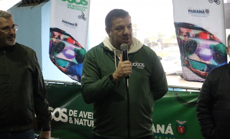 Corrida de Garçons reúne 45 profissionais e leva animação a Matinhos, no Litoral