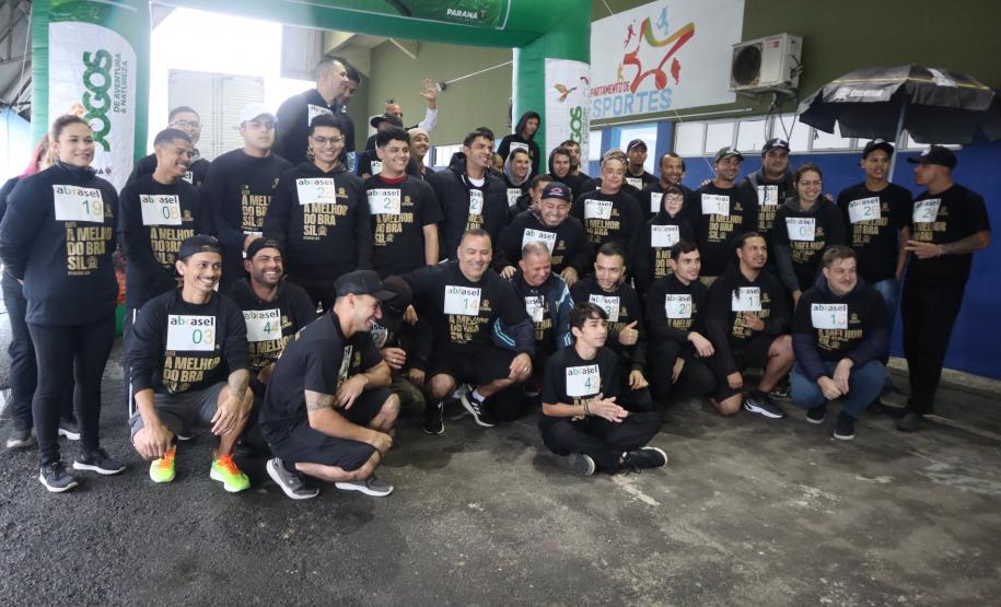 Corrida de Garçons reúne 45 profissionais e leva animação a Matinhos, no Litoral
