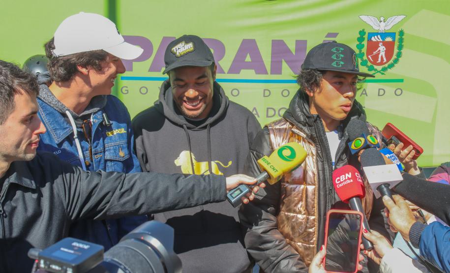 Medalhista olímpico estava acompanhado de outro curitibano que foi destaque na Olimpíada, Luigi Cini, bolsista do programa do Governo Geração Olímpica