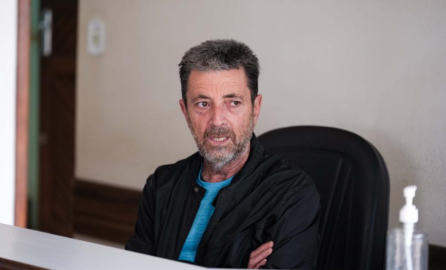 Na foto, Clainor Francisco, gerente do Hotel Pato Branco, destaca que a movimentação gerada pelas competições está alavancando o setor. "Estamos com mais de 70% da ocupação do hotel proveniente dos jogos. Isso é motivo de comemoração, pois estamos quase lotados em um final de semana..