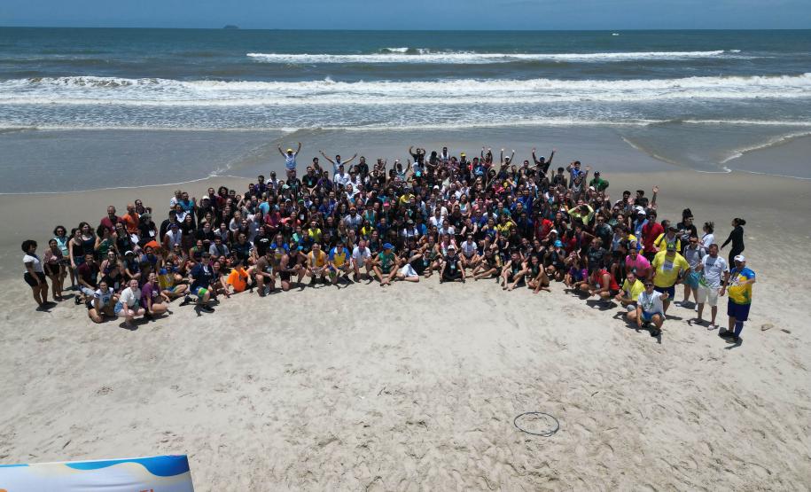 Academicos reunidos na Capacitação do Verão Maior Paraná, em Praia de Leste