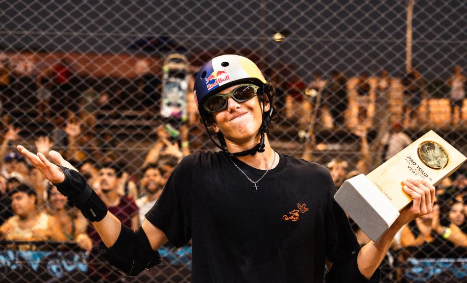Skatista paranaense Gui Khury iguala recorde de Bob Burnquist em evento internacional