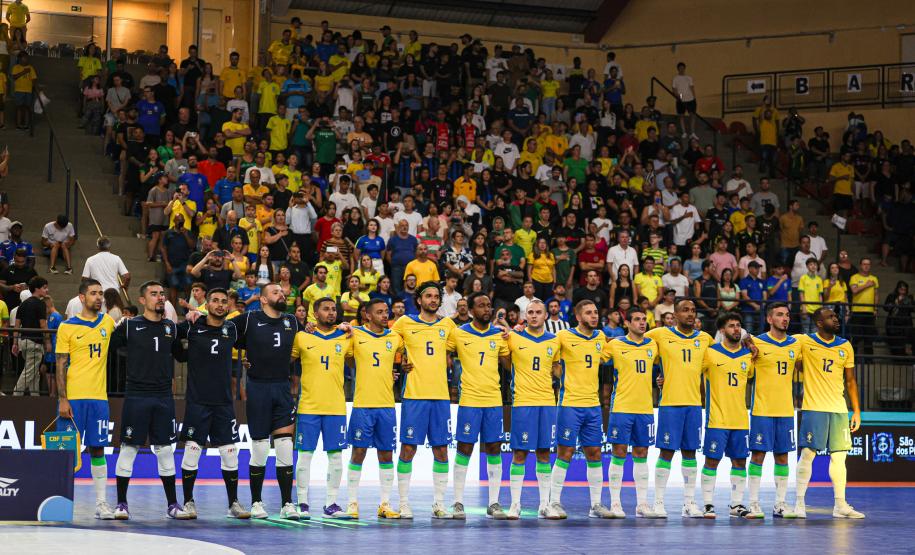 Seleção Brasileira de futsal conquista título com campanha invicta em São José dos Pinhais