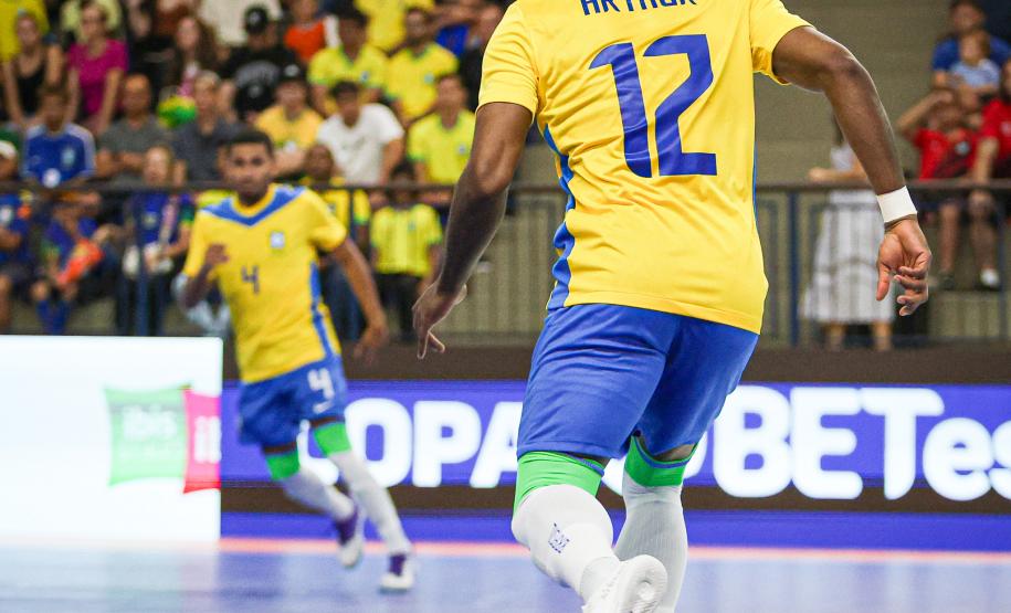 Seleção Brasileira de futsal conquista título com campanha invicta em São José dos Pinhais