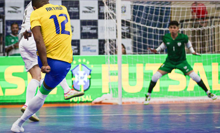 Seleção Brasileira de futsal conquista título com campanha invicta em São José dos Pinhais