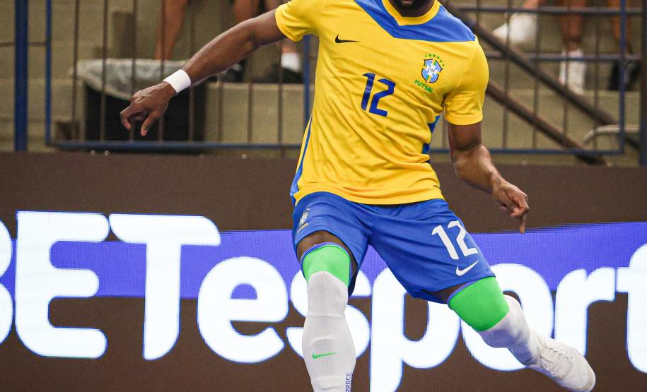 Seleção Brasileira de futsal conquista título com campanha invicta em São José dos Pinhais
