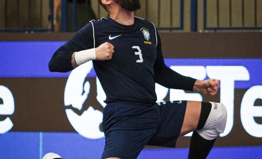 Seleção Brasileira de futsal conquista título com campanha invicta em São José dos Pinhais