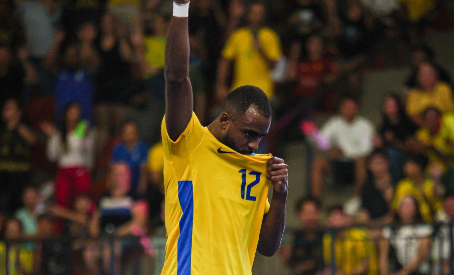 Seleção Brasileira de futsal conquista título com campanha invicta em São José dos Pinhais