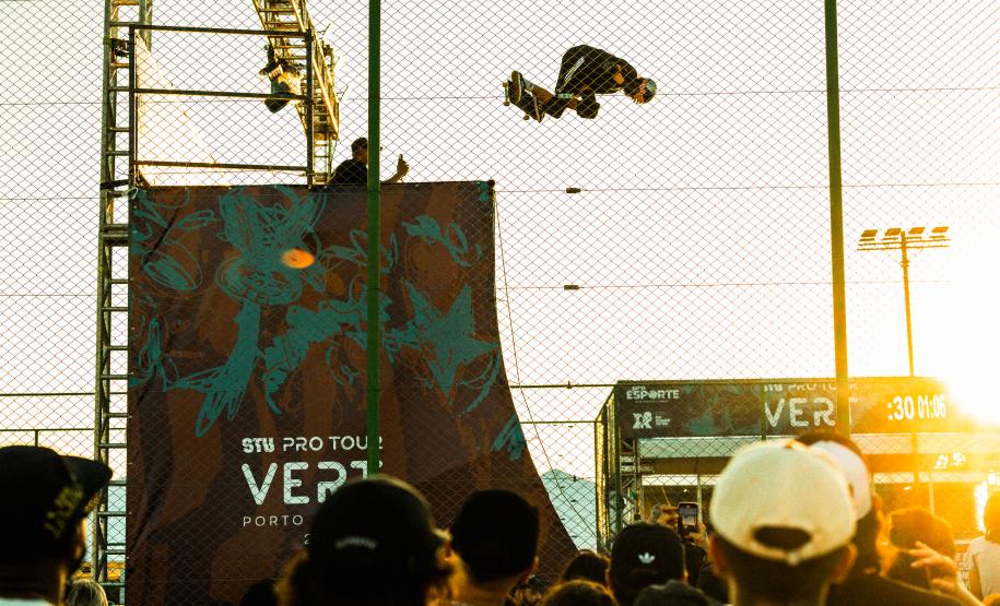 Skatista paranaense Gui Khury iguala recorde de Bob Burnquist em evento internacional