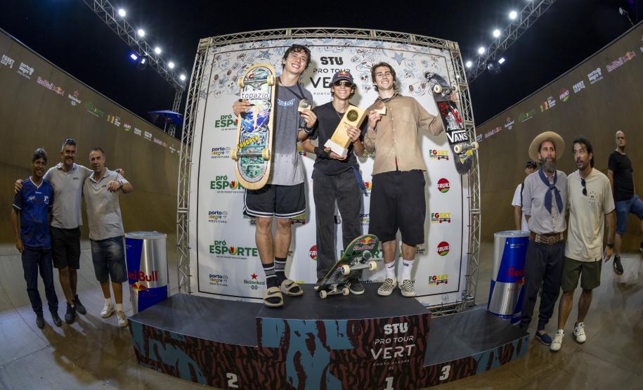 Skatista paranaense Gui Khury iguala recorde de Bob Burnquist em evento internacional