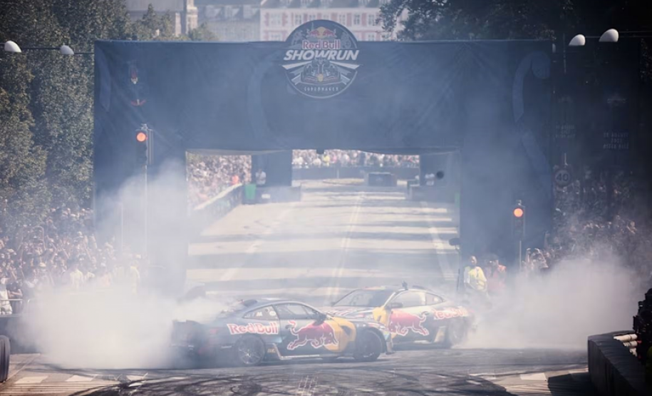 A principal atração será a exibição do lendário carro de Fórmula 1 RB7, que será pilotado por Patrick Friesacher