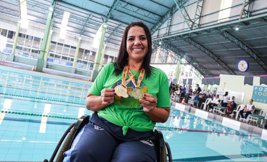 Após deixar a UTI, nadadora Roslaine Volpato volta às piscinas e conquista ouros nos jogos