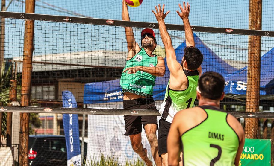 Os atletas competiram em modalidades como atletismo, badminton, bocha, bolão, ciclismo, ginástica rítmica, handebol de praia, natação, rugby, tênis, tênis de mesa e xadrez