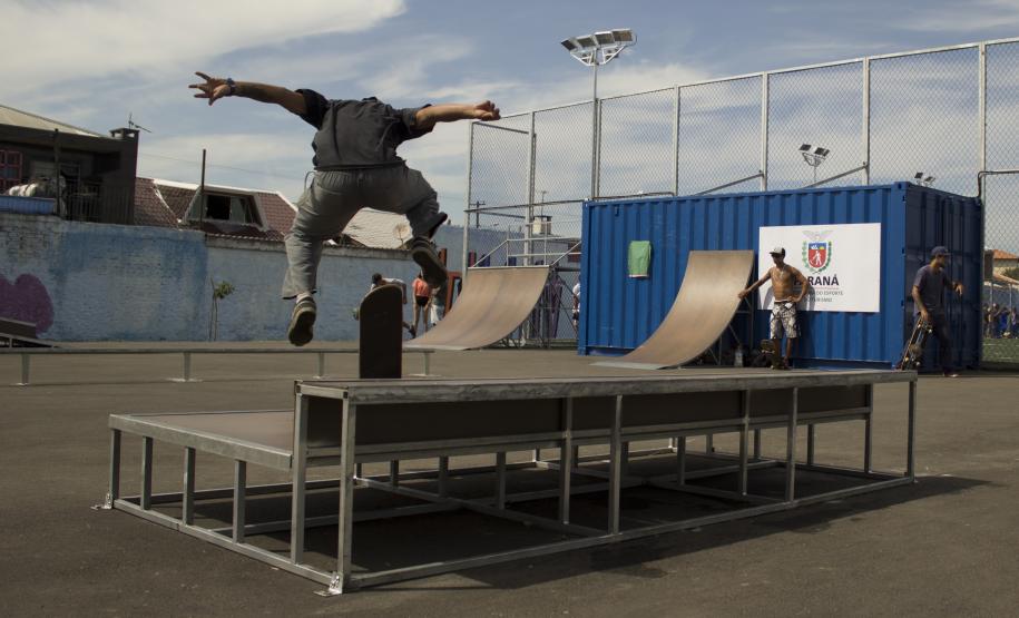 Inauguração O governador Carlos Massa Ratinho Junior, o prefeito de Curitiba, Rafael Greca, e o presidente da Paraná Esporte, Helio Wirbiski, inauguraram neste sábado (02) um parque esportivo no Bairro Novo. A estrutura conta com quadra de futebol com grama sintética, pista de skate com oito obstáculos e quadra poliesportiva. Curitiba,02/02/2019 - Foto: Beto Pacheco/EP
