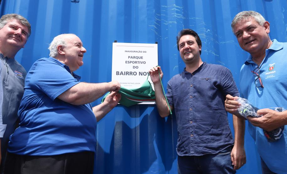 Inauguração O governador Carlos Massa Ratinho Junior, o prefeito de Curitiba, Rafael Greca, e o presidente da Paraná Esporte, Helio Wirbiski, inauguraram neste sábado (02) um parque esportivo no Bairro Novo. A estrutura conta com quadra de futebol com grama sintética, pista de skate com oito obstáculos e quadra poliesportiva. Curitiba,02/02/2019 - Foto: Rodrigo Félix Leal/ANPr