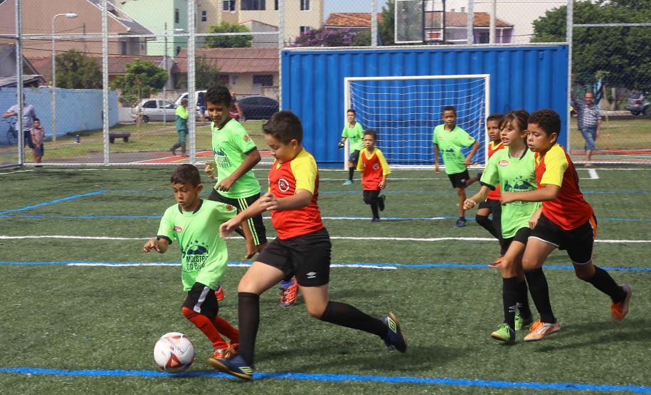 Inauguração O governador Carlos Massa Ratinho Junior, o prefeito de Curitiba, Rafael Greca, e o presidente da Paraná Esporte, Helio Wirbiski, inauguraram neste sábado (02) um parque esportivo no Bairro Novo. A estrutura conta com quadra de futebol com grama sintética, pista de skate com oito obstáculos e quadra poliesportiva. Curitiba,02/02/2019 - Foto: Rodrigo Félix Leal/ANPr