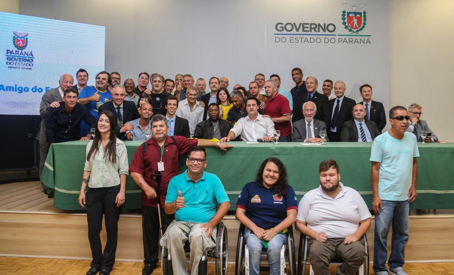 Governador Carlos Massa Ratinho Junior e o ex-jogador de futebol Pelé, lançam campanha do Governo do Estado para incentivar cidadãos e empresas a apoiarem projetos esportivos por meio da destinação de impostos. - Curitiba, 13/03/2019 - Foto: Geraldo Bubniak/ANPr