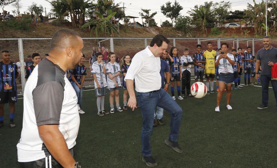 Londrina, no Norte do Paraná, ganhou uma unidade do projeto Arena Multiuso, espaço para atividades esportivas e de recreação, implantado pelo Governo do Estado, em parceria com o município. Instalada no conjunto residencial Vista Bela, a unidade foi entregue à comunidade pelo governador Carlos Massa Ratinho Junior, nesta quinta-feira (20). - Londrina, 20/06/2019 - Foto: Arnaldo Alves/ANPr