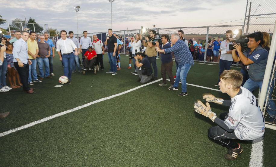 Londrina, no Norte do Paraná, ganhou uma unidade do projeto Arena Multiuso, espaço para atividades esportivas e de recreação, implantado pelo Governo do Estado, em parceria com o município. Instalada no conjunto residencial Vista Bela, a unidade foi entregue à comunidade pelo governador Carlos Massa Ratinho Junior, nesta quinta-feira (20). - Londrina, 20/06/2019 - Foto: Arnaldo Alves/ANPr
