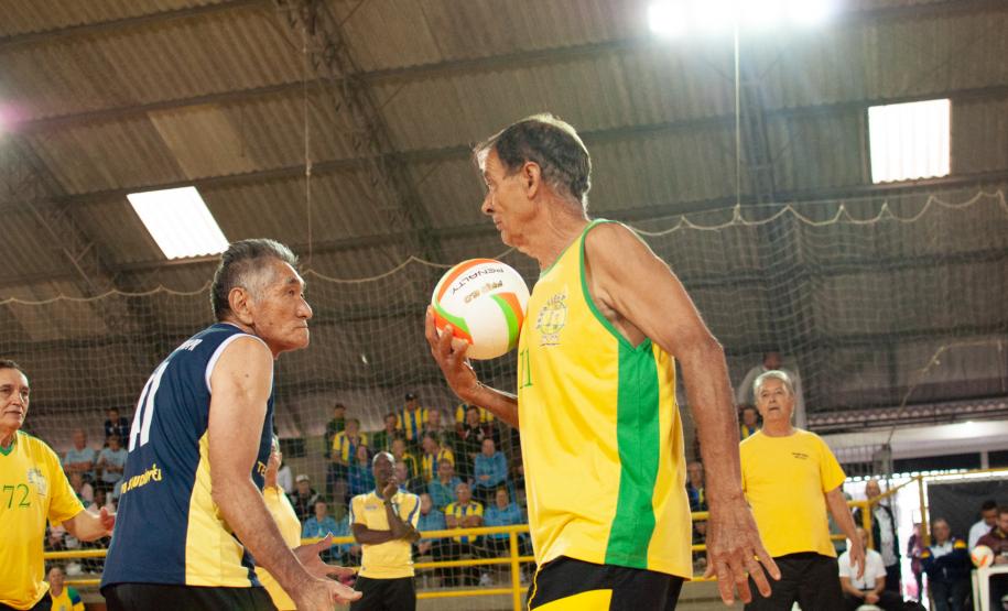 Jogos de Integração dos Idosos: Vôlei Câmbio Jogos de Integração dos Idosos: Vôlei Câmbio