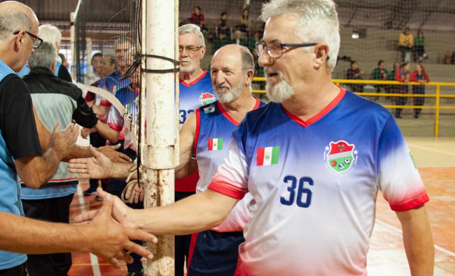 Jogos de Integração dos Idosos: Vôlei Câmbio Jogos de Integração dos Idosos: Vôlei Câmbio