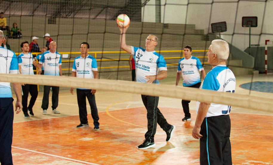 Jogos de Integração dos Idosos: Vôlei Câmbio Jogos de Integração dos Idosos: Vôlei Câmbio