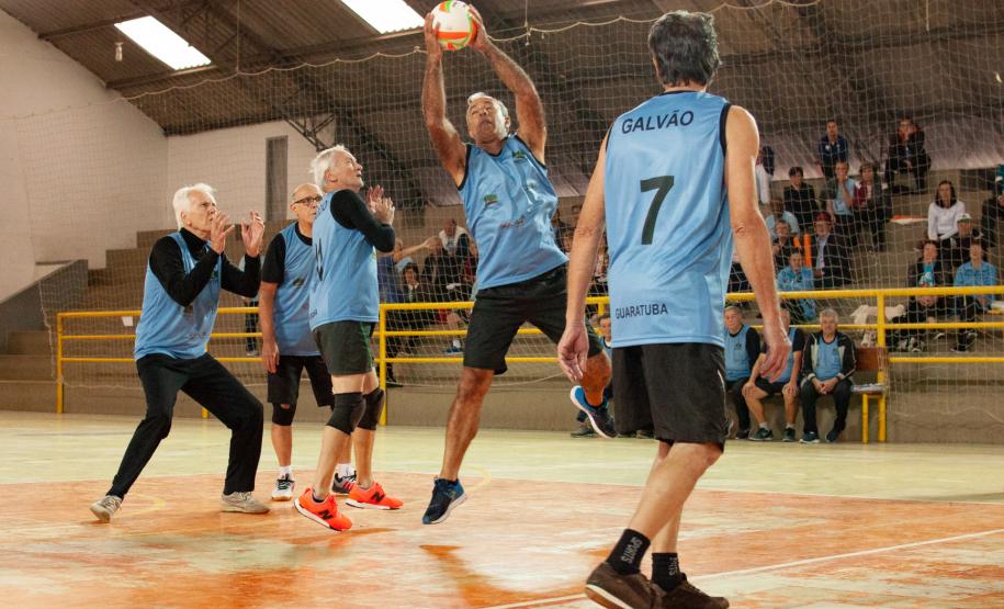 Jogos de Integração dos Idosos: Vôlei Câmbio Jogos de Integração dos Idosos: Vôlei Câmbio